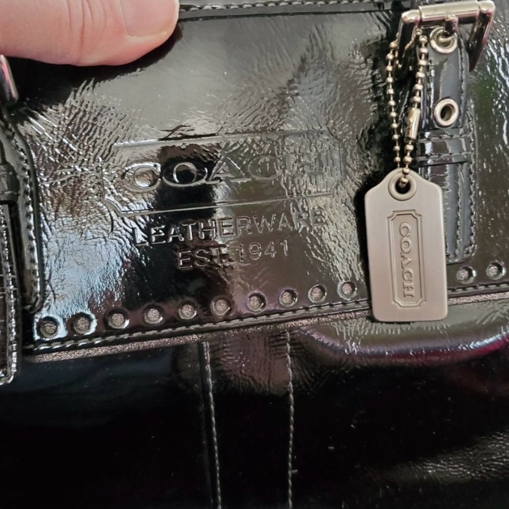 VINTAGE COACH Black Patent Leather Shoulder Tote. Gorgeous!! ♥️ - Picture 2 of 7